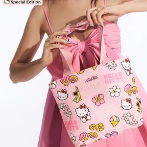 NWT Special Edition Aloha Collection Hello Kitty Pink Mini Tripper
